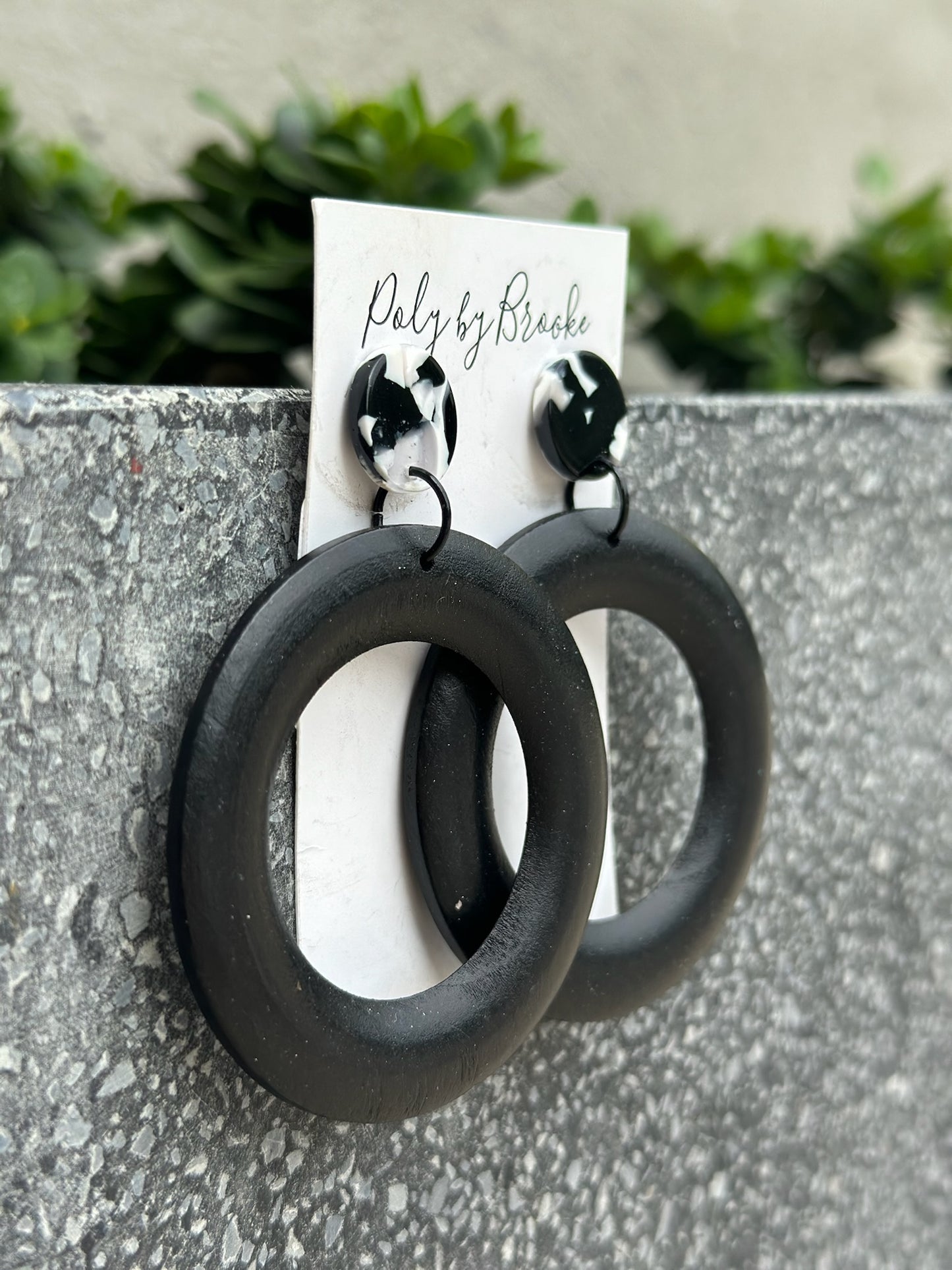 Rosie Dangle - Black and White