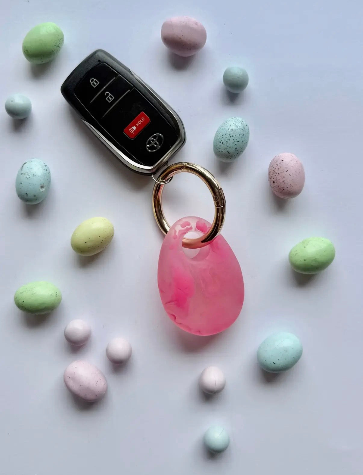 Egg Resin Keyrings: pink / gold