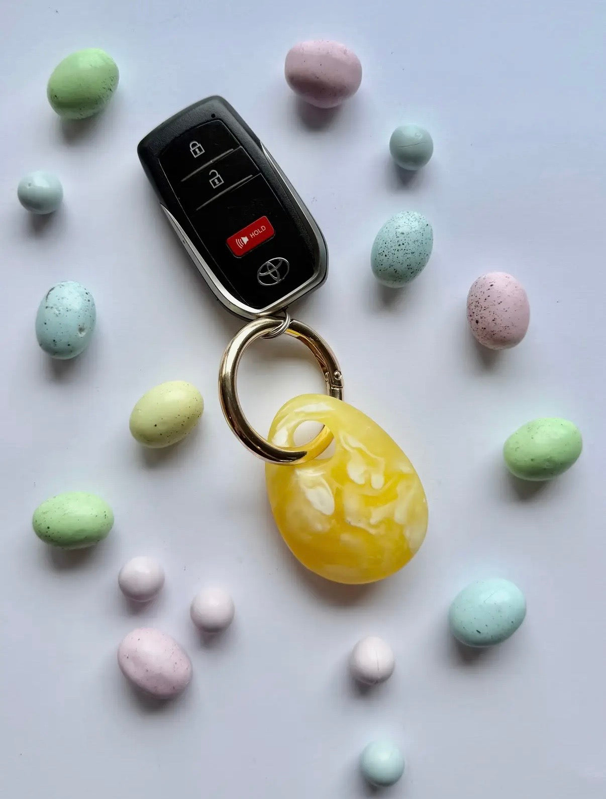 Egg Resin Keyrings: yellow / silver